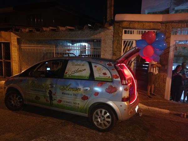 Carro de mensagem ao vivo na vila Formosa