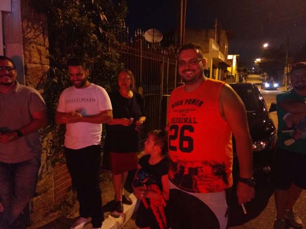 Carro de mensagem ao vivo na vila Formosa