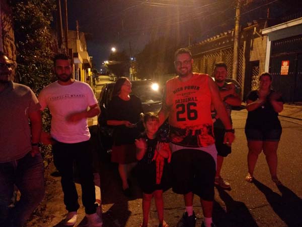 Carro de mensagem ao vivo na vila Formosa