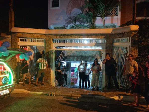 Carro de mensagem ao vivo na vila Formosa