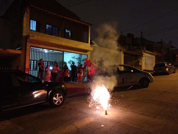 Carro de mensagem ao vivo na vila Formosa