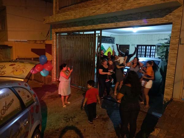 Carro de mensagem ao vivo na vila Formosa