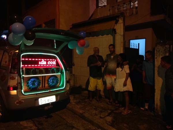 Carro de Telemensagem na Zona Leste