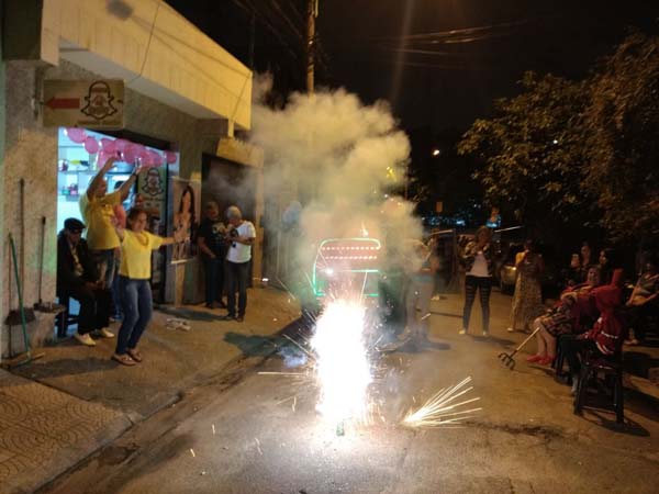 Loucura de amor na zona leste com queima de fogos