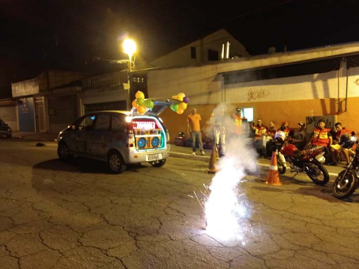 Homenagem com carro de som em São Mateus