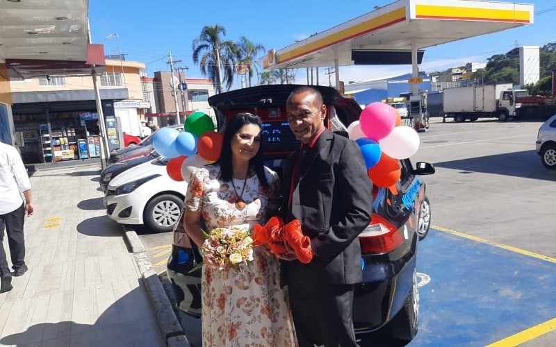 Considere uma homenagem ao vivo com um carro de som no casamento. Você está planejando um casamento em breve e deseja tornar esse dia especial ainda mais inesquecível?