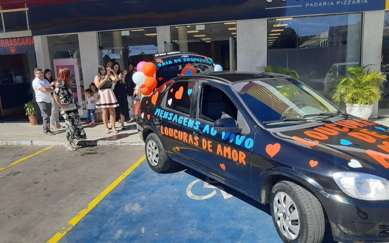 Considere uma homenagem ao vivo com um carro de som no casamento. Você está planejando um casamento em breve e deseja tornar esse dia especial ainda mais inesquecível?