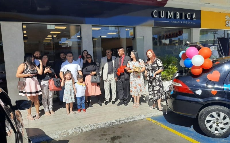 Considere uma homenagem ao vivo com um carro de som no casamento. Você está planejando um casamento em breve e deseja tornar esse dia especial ainda mais inesquecível?