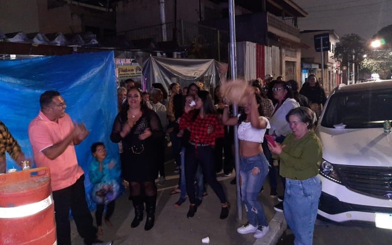 Homenagem ao Vivo na Zona Norte para Aniversário da Esposa